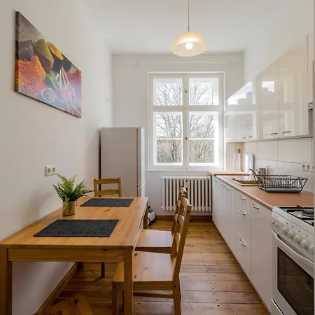 Zentrale 1,5-zimmerwohnung Moebliert - Mit Balkon דירה *